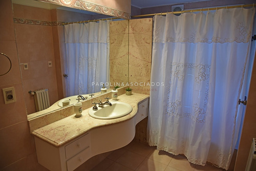 Casa 5 Dormitorios, Mansa, Punta Del Este - Ref: 2832