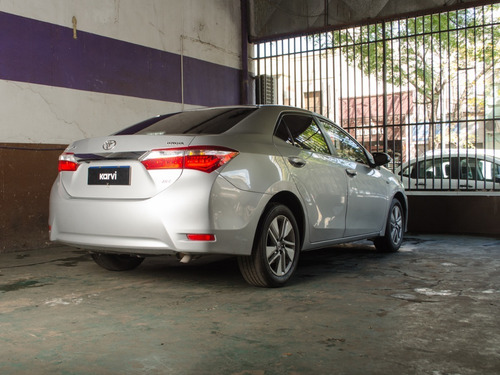 Imagen 11 de 16 de Toyota Corolla 1.8 Xei Mt