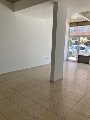 Imagen 5 de 8 de Excelente Local En El Centro De Escobar
