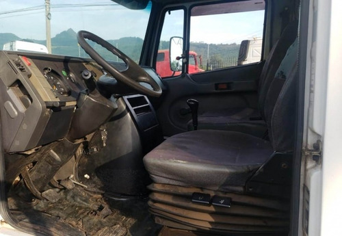 Imagem 13 de 15 de Mercedes Benz 710 - Baú 6.40m