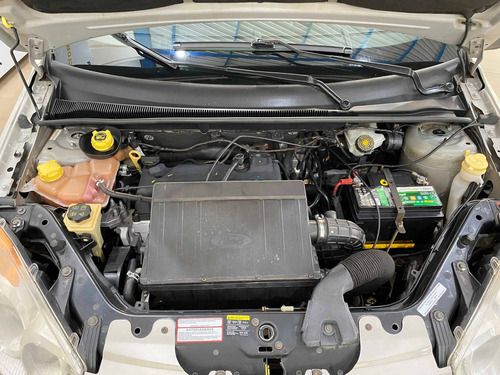 Imagem 8 de 8 de Ford Fiesta 1.6 Mpi Hatch 8v Flex 4p Manual