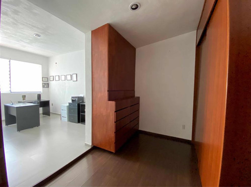 Casa De 3 Recámaras 3 Baños Completos Y Un Medio Baño