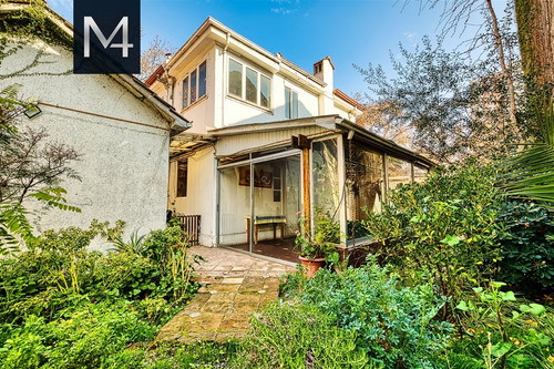Casa En Venta De 4 Dorm. En Ñuñoa