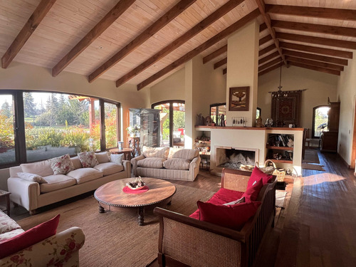 Casa Chilena En Condominio Con Club De Golf En Linderos