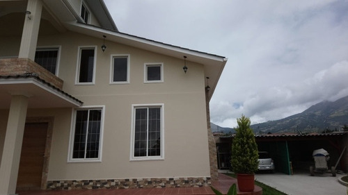 Imagen 2 de 10 de Venta De Casa En Ibarra 5 Dormitorios 300 Mts, Terreno 2600