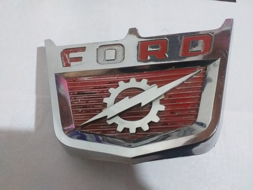 Insignia Capot F100 Loba Impecable! (Usado)
