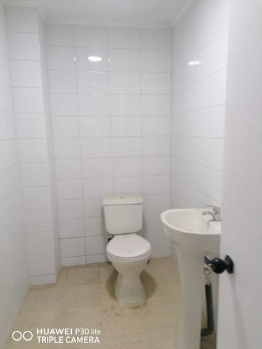 Excelente Local Comercial Recién Remodelado En Feria Pinto