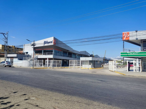 Tibisay Rojas Vende Local Comercial En El Centro Comercial Paseo Paraparal    Cod. 226243