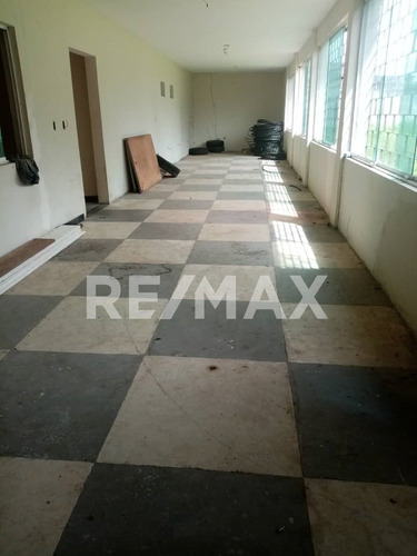 Imagen 5 de 7 de Se Vende Galpón En La Avenida Raul Leoni