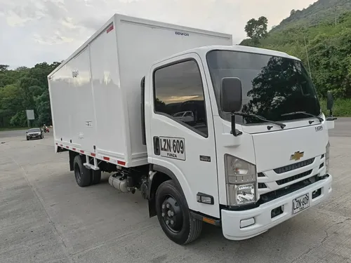 Como Nueva Chevrolet Nqr 2023 Furgon Carga Seca Con 30.000km