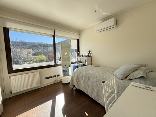 Casa En Venta De 6 Dorm. En Lo Barnechea