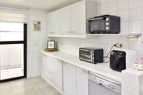 Casa En Venta De 5 Dorm .san Carlos Apoquindo Las Condes