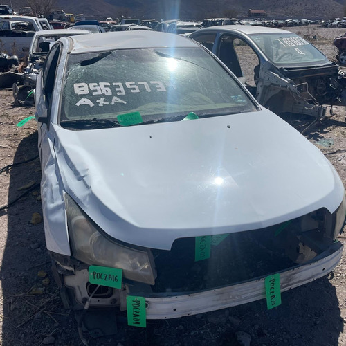 Bisel Triangular Puerta, Cruze Chevrolet 2010-2015 Negro Derecho (Usado)