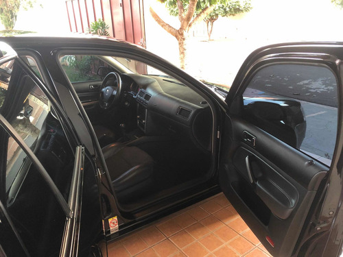 Imagem 14 de 15 de Volkswagen Golf 2011 1.6 Vht Sportline Total Flex 5p