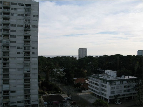 Venta De Apartamento 2 Dormitorios, Roosevelt