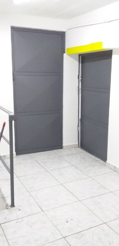 Imagem 3 de 25 de Salão /sala Comercial Ideal Para Estoque / Depósito De Mercadorias, Local Seguro, Com Estacionamento No Local A 20 Metros Da Ladeira Porto Geral, 100 Metros Da Rua 25 De Março