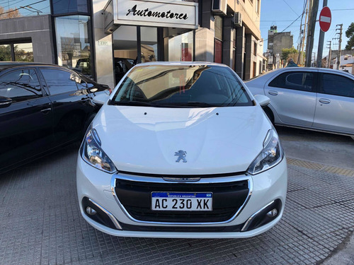 Imagen 2 de 15 de Peugeot 208 2018 1.6 Allure