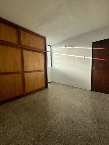 Amr Vende Apartamento En La Castra