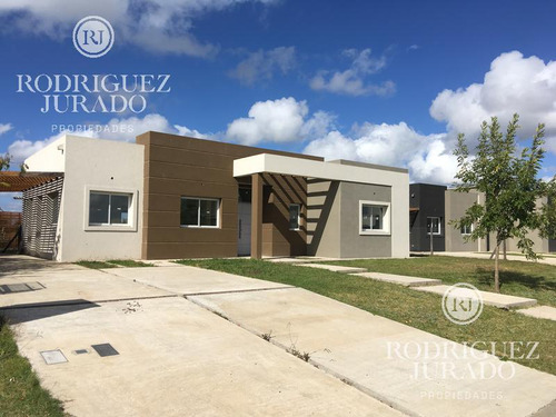 Espectacular Casa A Estrenar En El Canton Al Agua