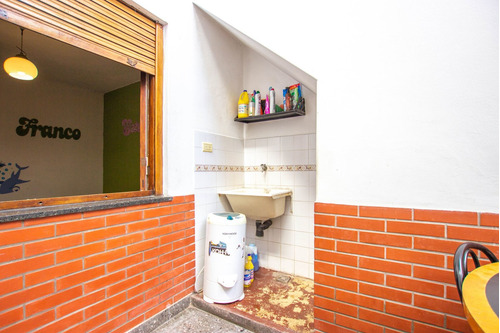 Imagen 29 de 30 de Venta Casa Lote Propio 7 Ambientes En Pompeya