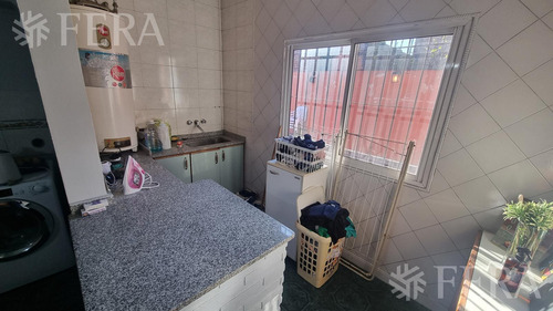 Venta De Casa De 4 Ambientes Con Cochera Y Fondo Libre En Wilde