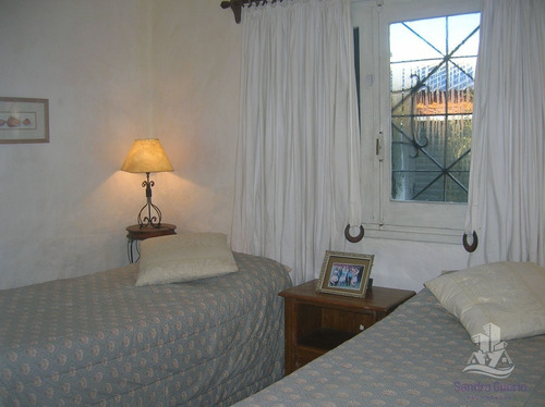 Casa En Brava, 3 Dormitorios *- Ref: 28750