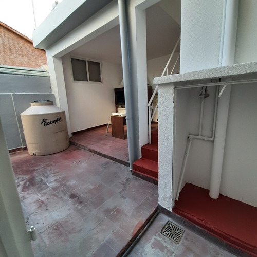 Imagen 10 de 14 de Casa 6 Ambientes Con Cochera . A Reformar . Oportunidad .