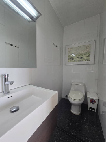 Los Palos Grandes. Alquilo Amplio Apartamento Con Terraza Y Vista