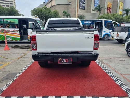 Toyota Hilux 2.7 MT 4X2