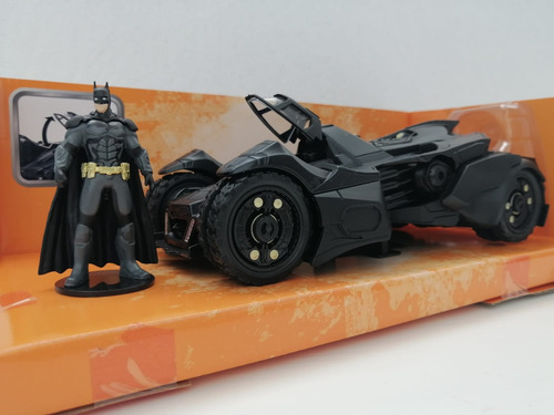 Jada Batman Arkham Knight Batmobile & Batman Escala 1:24 Negro (Usado)