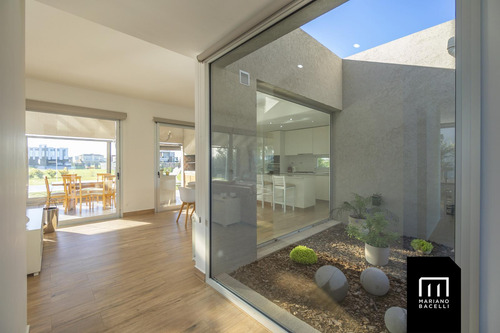 Casa En Venta En Terralagos