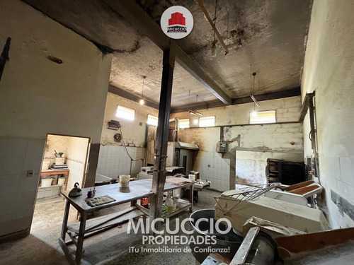 Local Con Depósito Y Departamento En Venta, Gelves 283, Belén De Escobar