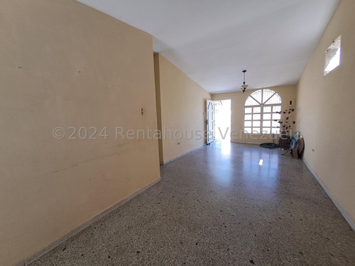 Casa En Venta Con Anexo Ind, Urb Corinsa, Cagua #24-18822 Km