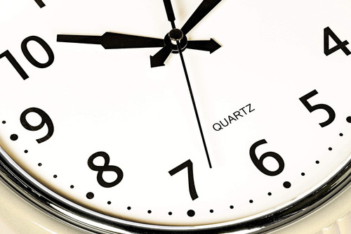 Reloj De Pared Retro De 9.5 Pulgadas, Color Crema De Co...
