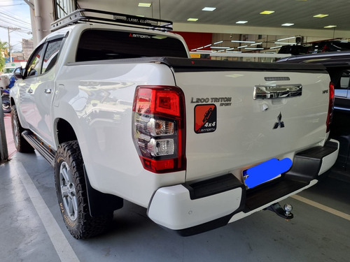 Mitsubishi L200 2.4 Triton Sport Hpe Cab. Dupla 4x4 Aut. 4p 6 marchas