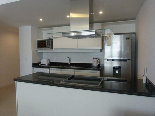 Apartamento En Alquiler Por Temporada De 2 Dormitorios En Playa Brava