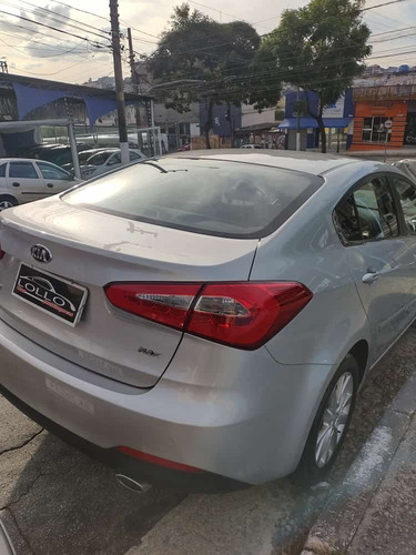 Imagem 11 de 13 de Kia Cerato 2016