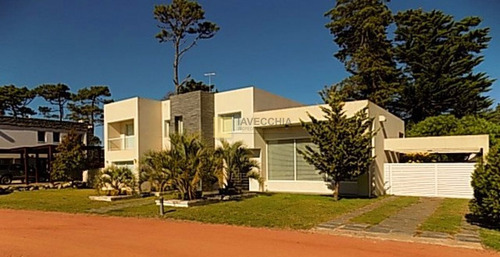 Imagen 3 de 24 de Venta De Casa De 4 Dormitorios En Boulevard Park