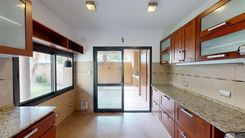 Venta Casa 4 Dormitorios 4 Baños / Pileta B. Jardin Claret