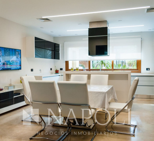 Propiedad En Venta Con Detalles De Categoría, Saint Thomas