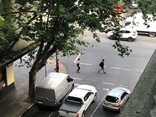 Imagen 9 de 14 de Juan Paullier Y 18 De Julio Al Frente Con Balcón
