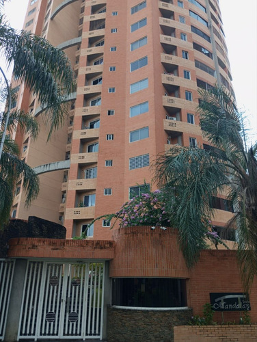 Imponente Apartamento Con Financiamiento En Urb. Valle Blanco 