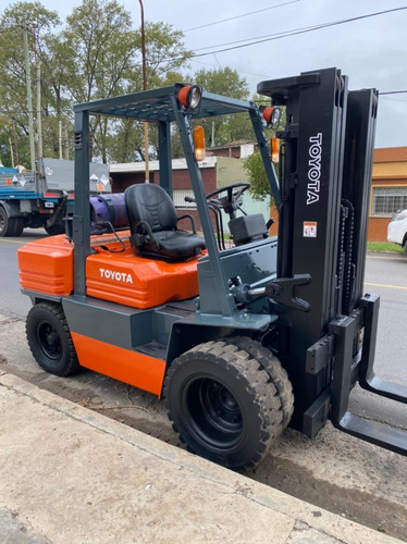 Autoelevador Toyota 3.5 Tn Tt Con Duales Containero