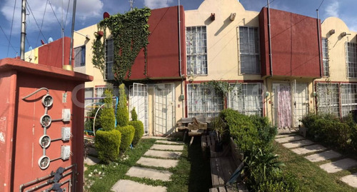 Casa En Venta Dentro De Fraccionamiento En Tecámac