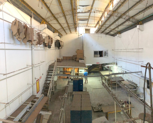Casa + Local Comercial En Venta En Ciudad Vieja.