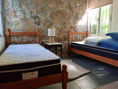 Casa 4 Dormitorios Con Piscina Sobre Ruta 10 ,interbalnearia Solanas.