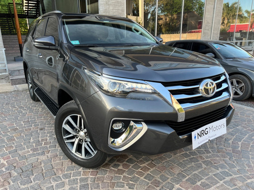 Imagen 2 de 15 de Toyota Hilux Sw4 Tdi Srx At L16 2018