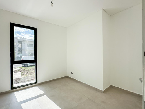 Venta Casa A La Laguna - Barrio Santa Ana Tigre