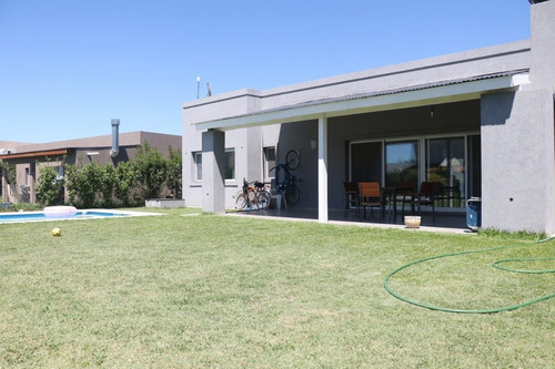 Imagen 2 de 7 de Venta De Casa 4 Ambientes En Villa Rosa, Pilar