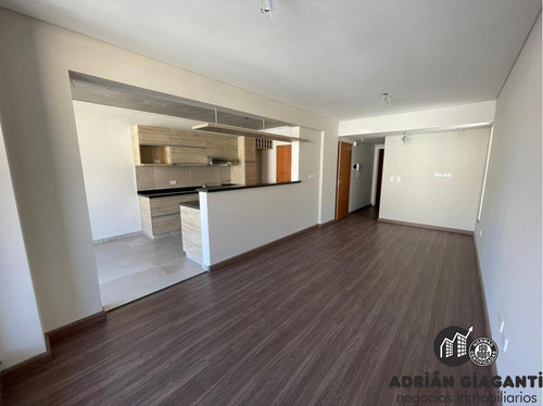 Departamento De Categoría En Venta A Metros De Bv Oroño Rosario